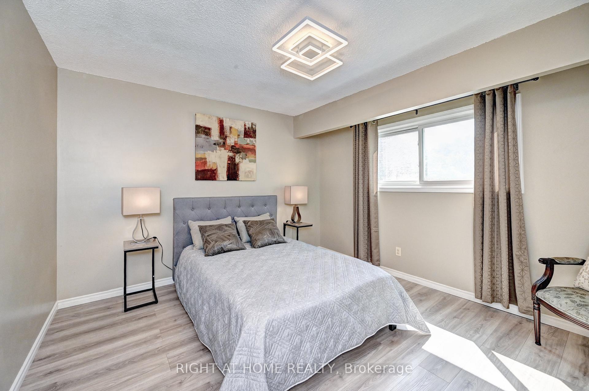 Photo 23 of 92 Pinemeadow Crescent, Waterloo, Maple Hills — HOMEH