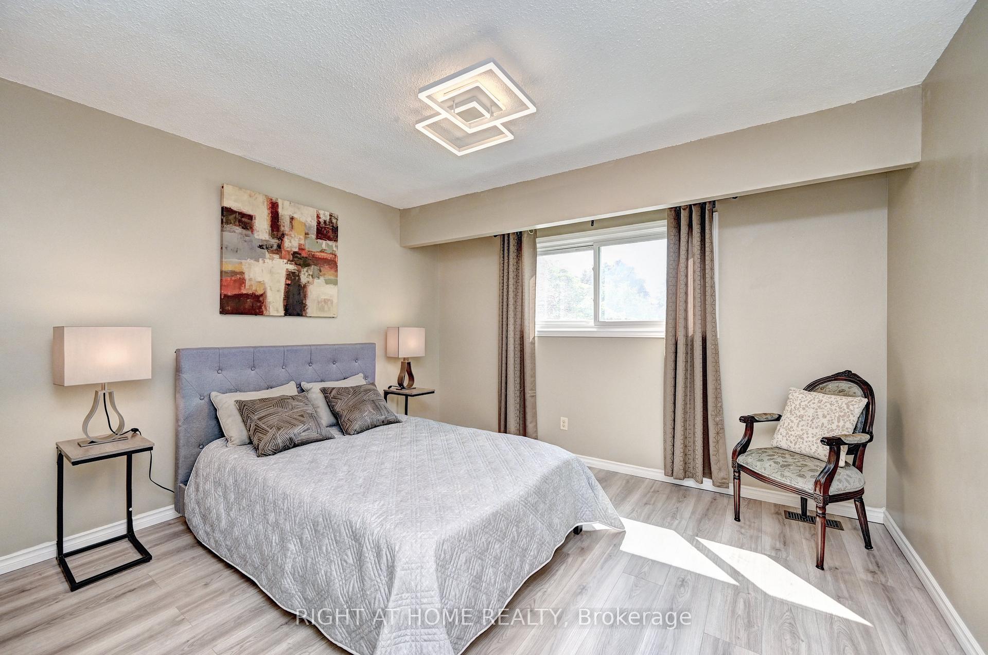 Photo 24 of 92 Pinemeadow Crescent, Waterloo, Maple Hills — HOMEH