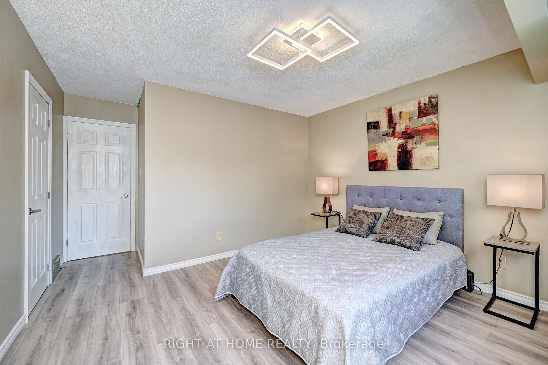 Photo 25 of 92 Pinemeadow Crescent, Waterloo, Maple Hills — HOMEH