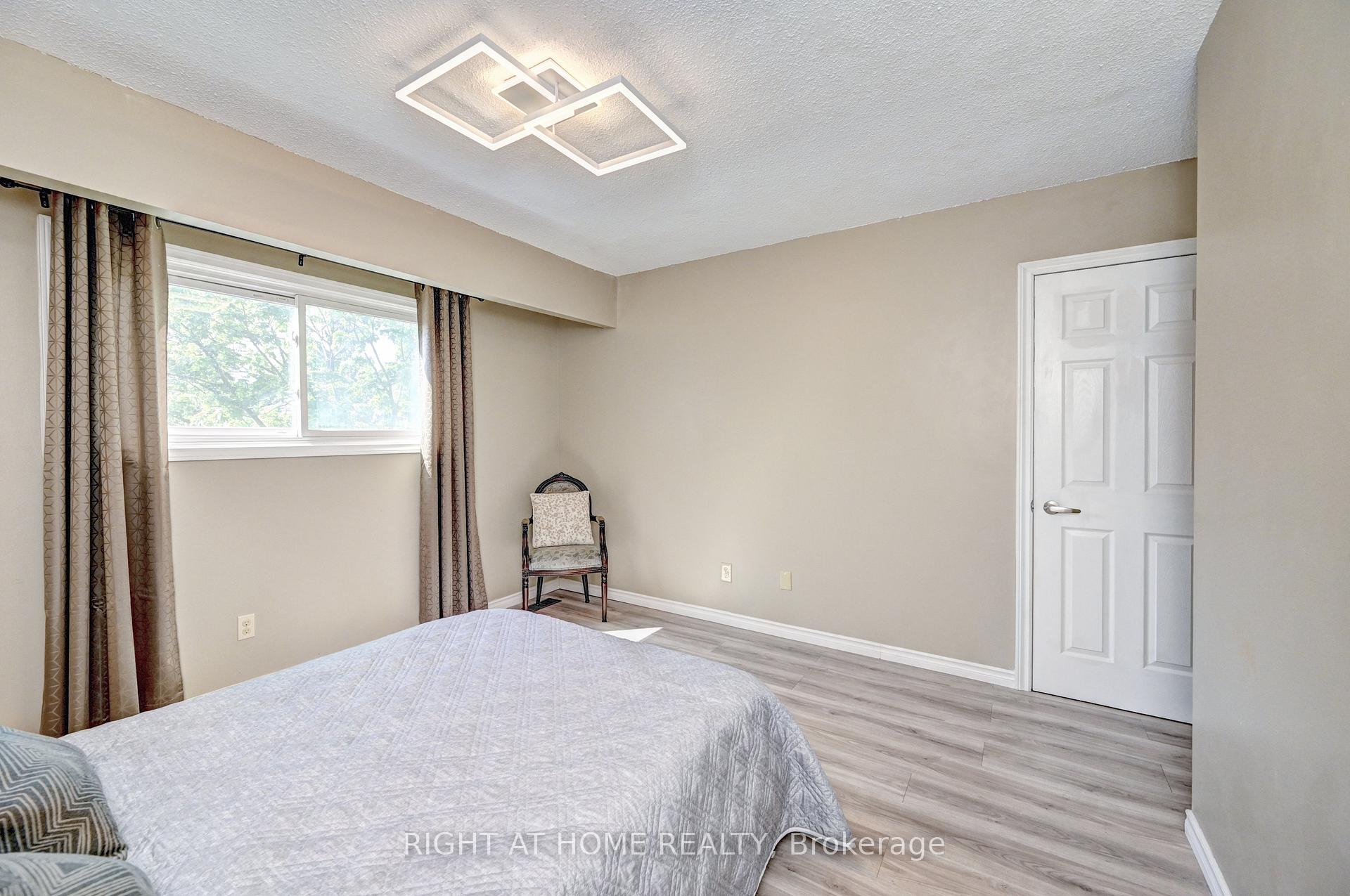 Photo 27 of 92 Pinemeadow Crescent, Waterloo, Maple Hills — HOMEH
