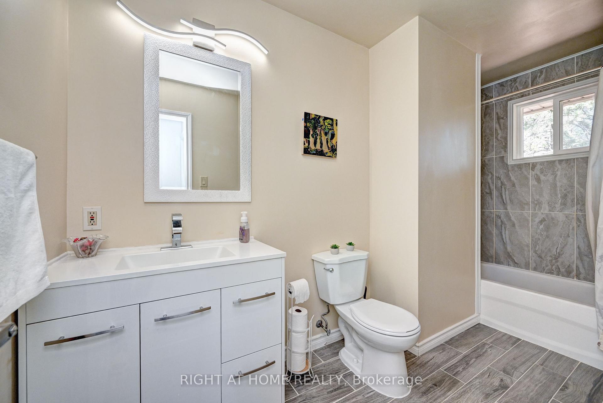 Photo 29 of 92 Pinemeadow Crescent, Waterloo, Maple Hills — HOMEH