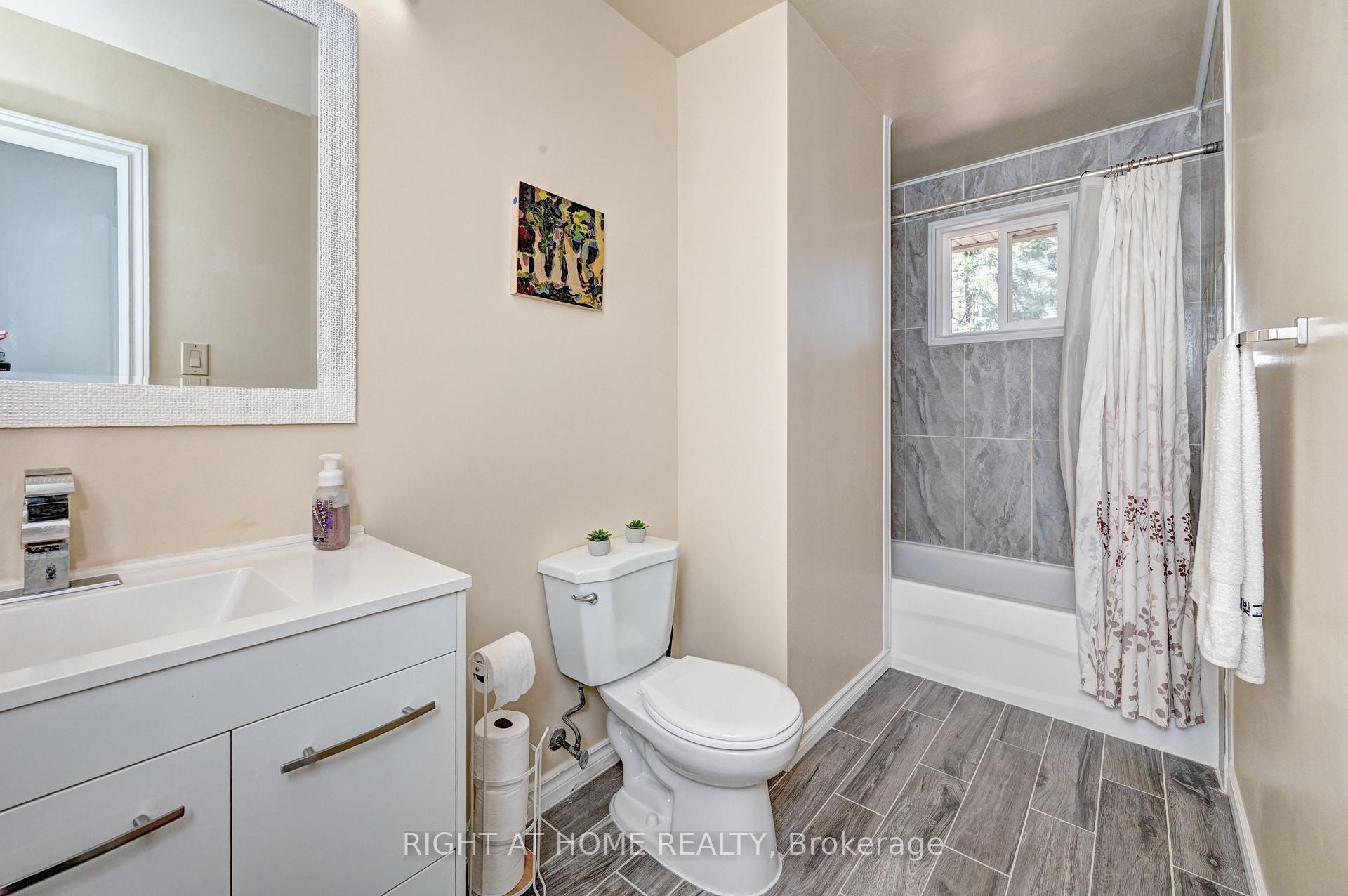 Photo 30 of 92 Pinemeadow Crescent, Waterloo, Maple Hills — HOMEH