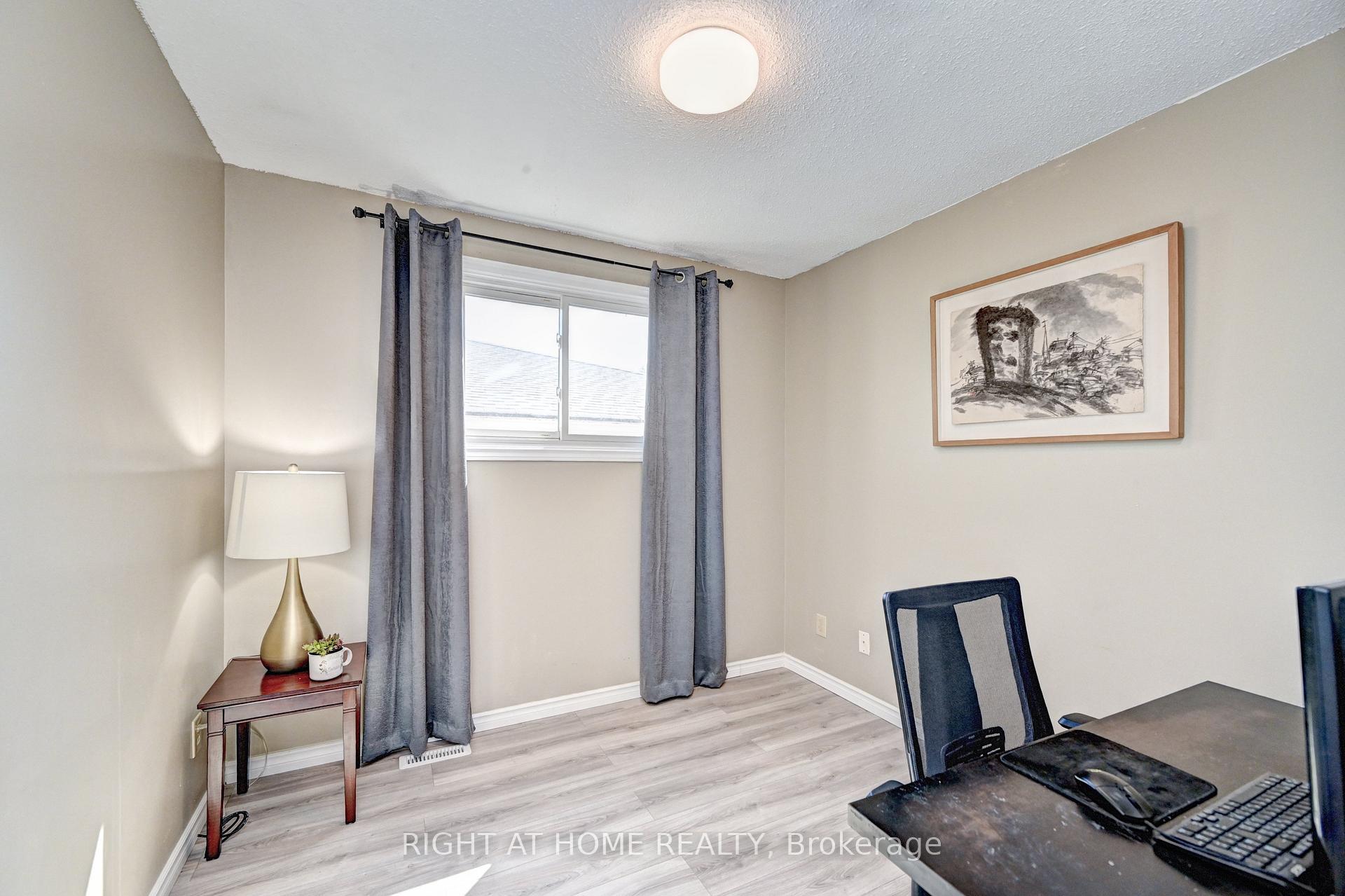 Photo 31 of 92 Pinemeadow Crescent, Waterloo, Maple Hills — HOMEH