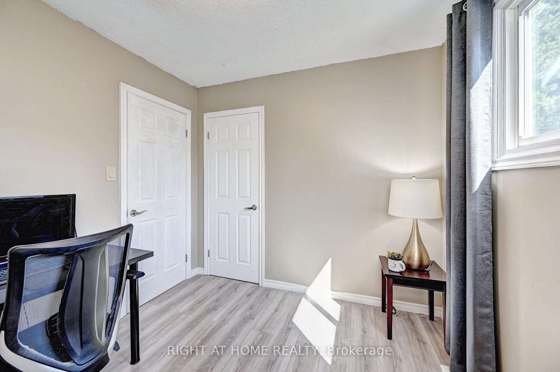 Photo 33 of 92 Pinemeadow Crescent, Waterloo, Maple Hills — HOMEH