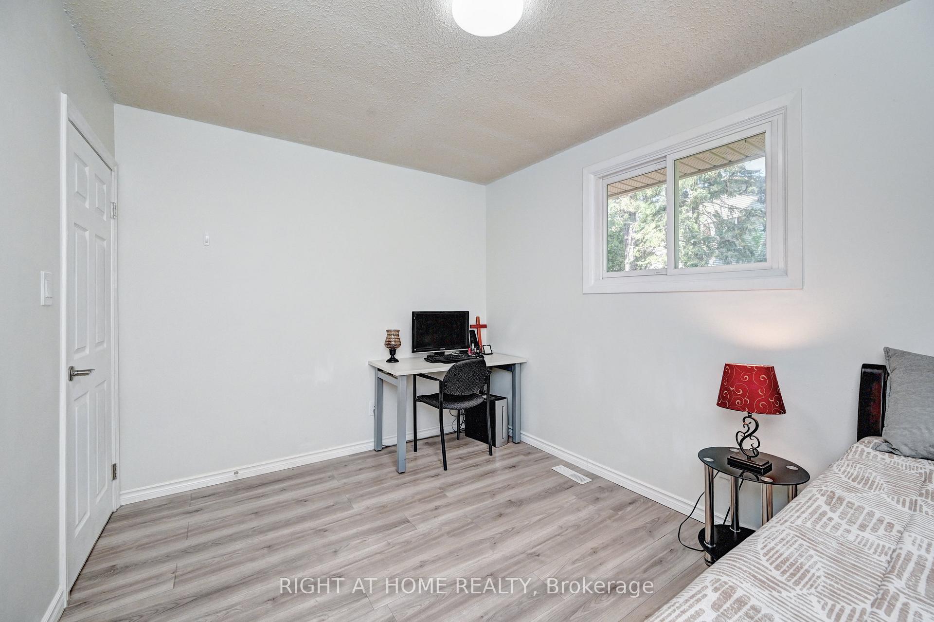 Photo 34 of 92 Pinemeadow Crescent, Waterloo, Maple Hills — HOMEH