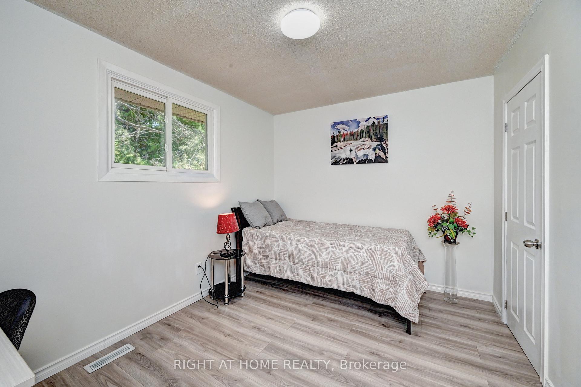 Photo 35 of 92 Pinemeadow Crescent, Waterloo, Maple Hills — HOMEH