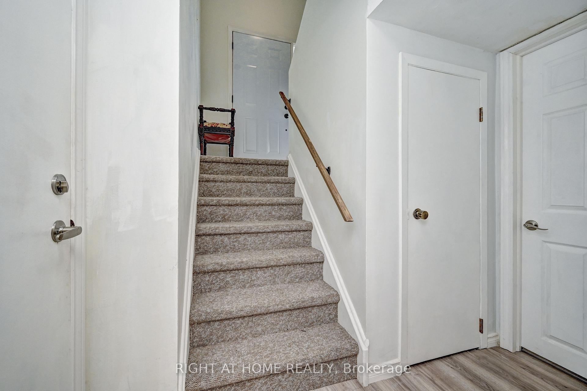 Photo 36 of 92 Pinemeadow Crescent, Waterloo, Maple Hills — HOMEH
