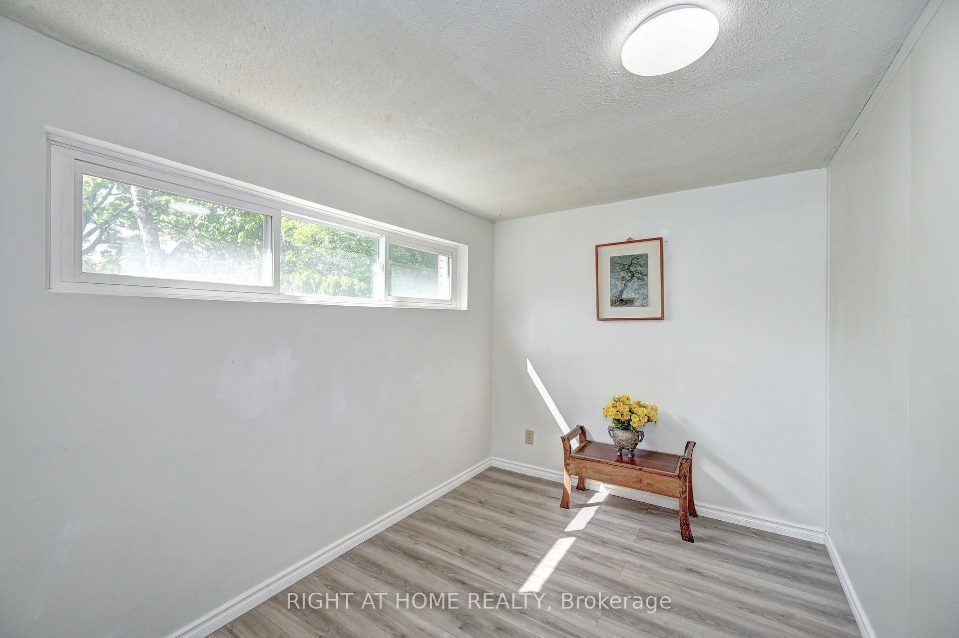 Photo 40 of 92 Pinemeadow Crescent, Waterloo, Maple Hills — HOMEH