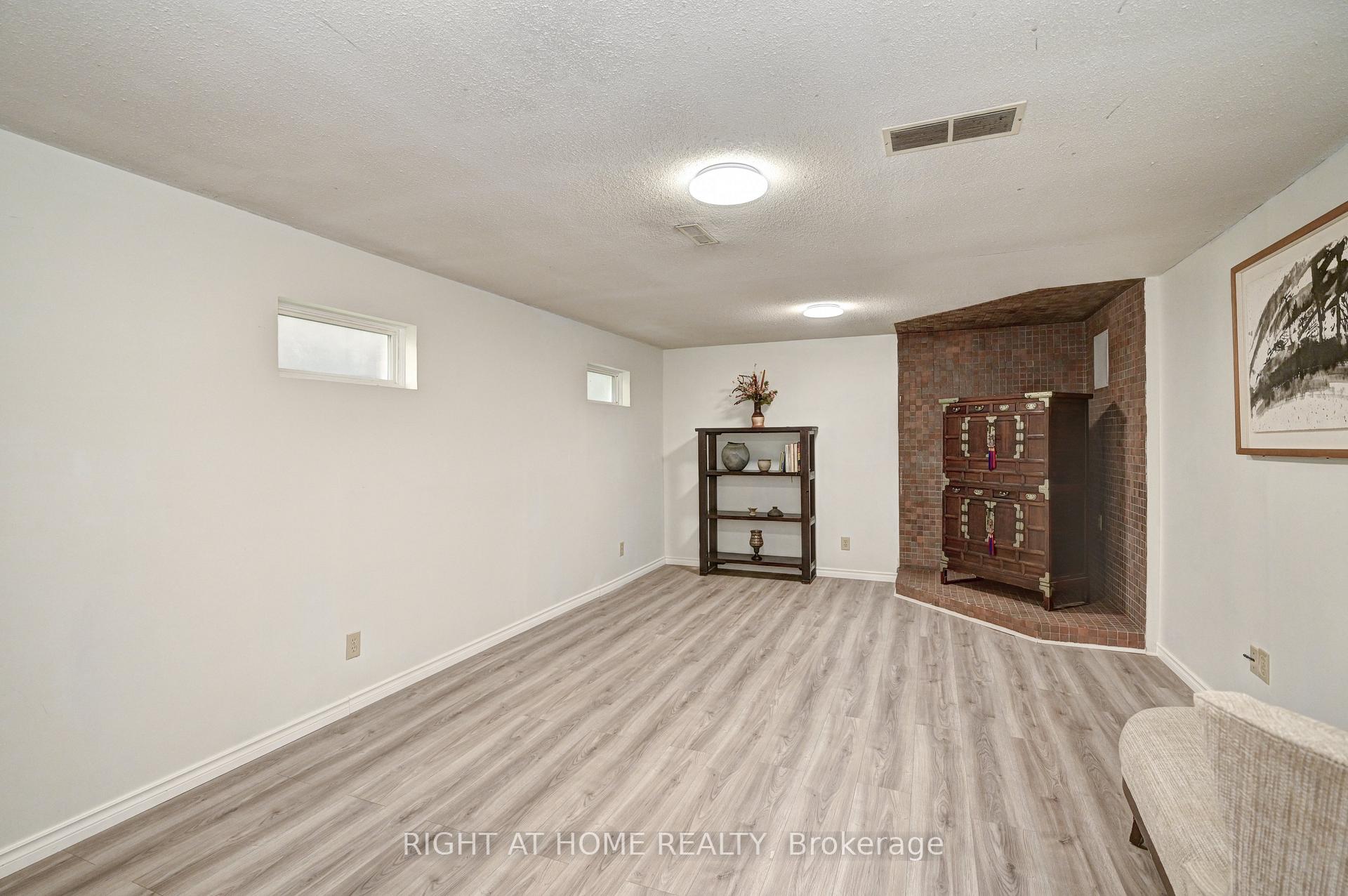 Photo 41 of 92 Pinemeadow Crescent, Waterloo, Maple Hills — HOMEH
