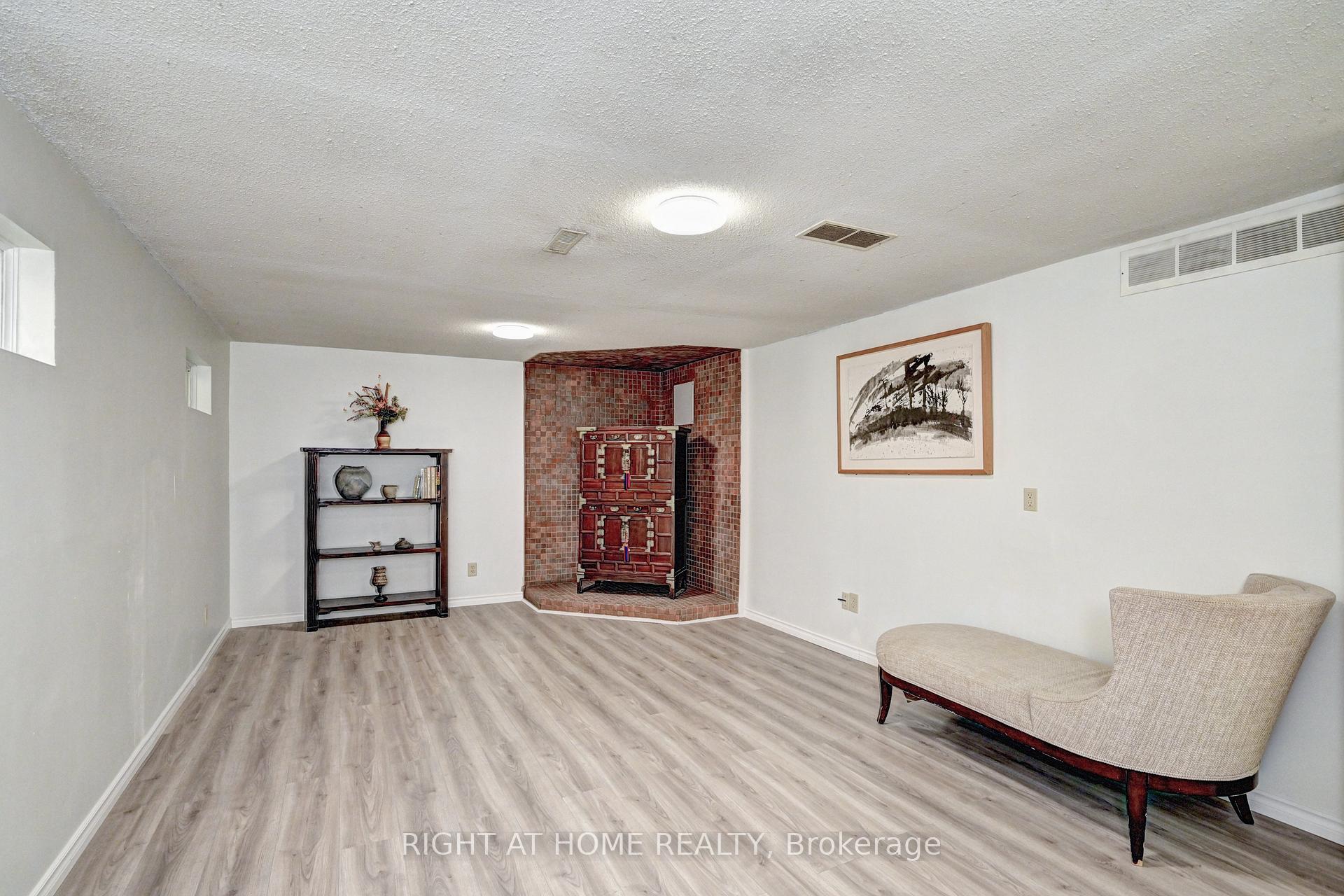 Photo 42 of 92 Pinemeadow Crescent, Waterloo, Maple Hills — HOMEH