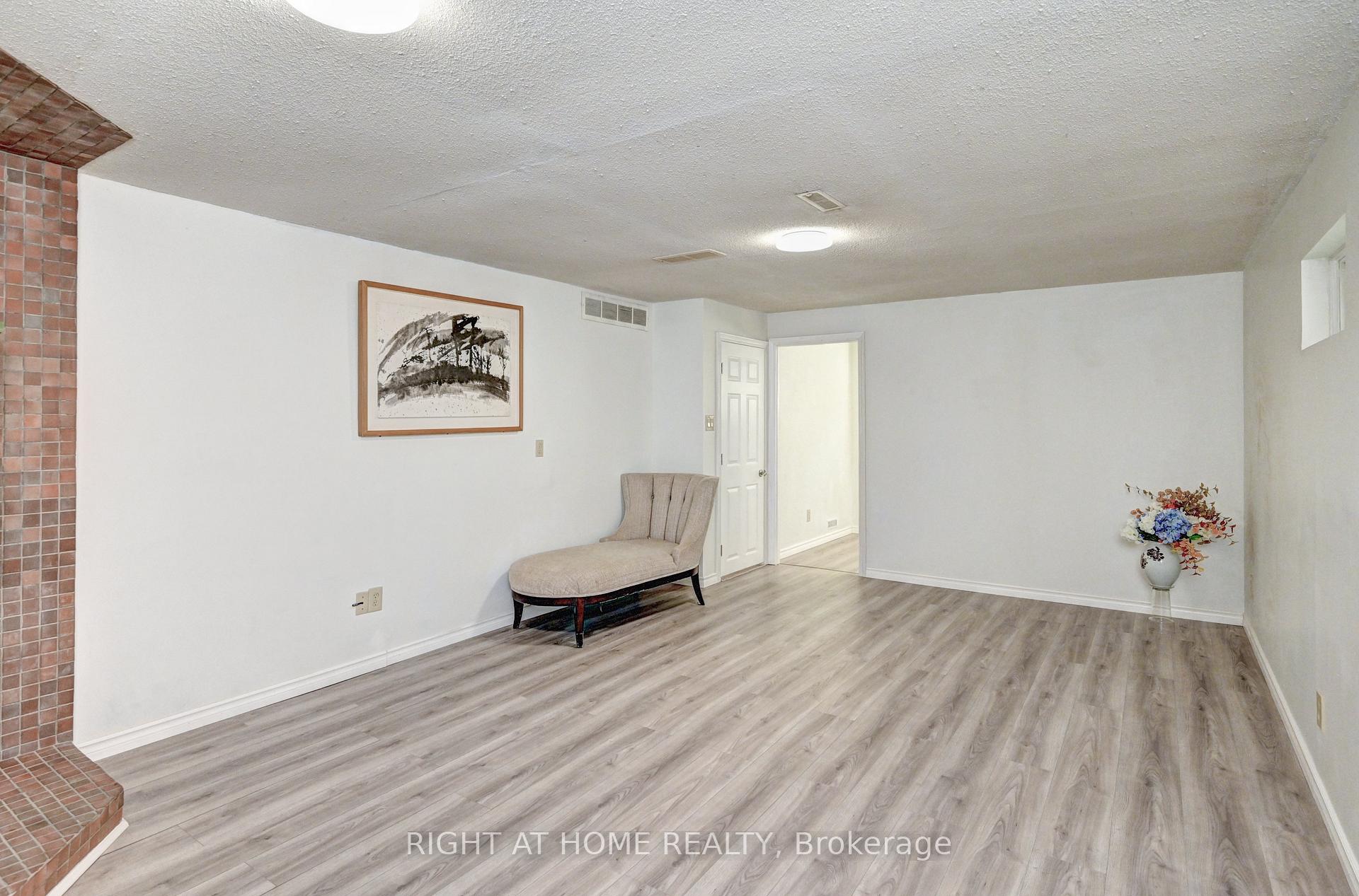 Photo 43 of 92 Pinemeadow Crescent, Waterloo, Maple Hills — HOMEH