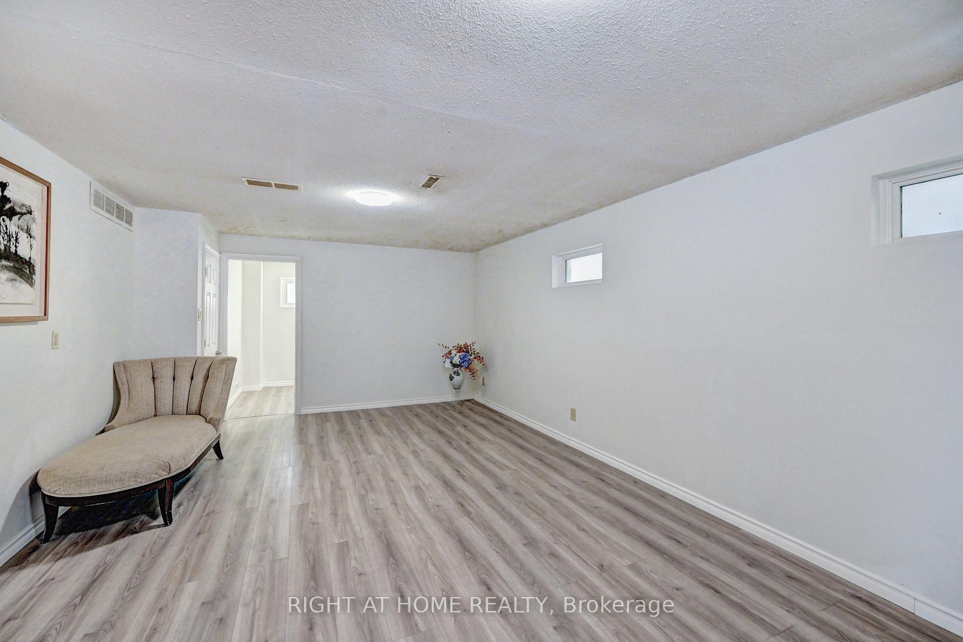 Photo 44 of 92 Pinemeadow Crescent, Waterloo, Maple Hills — HOMEH