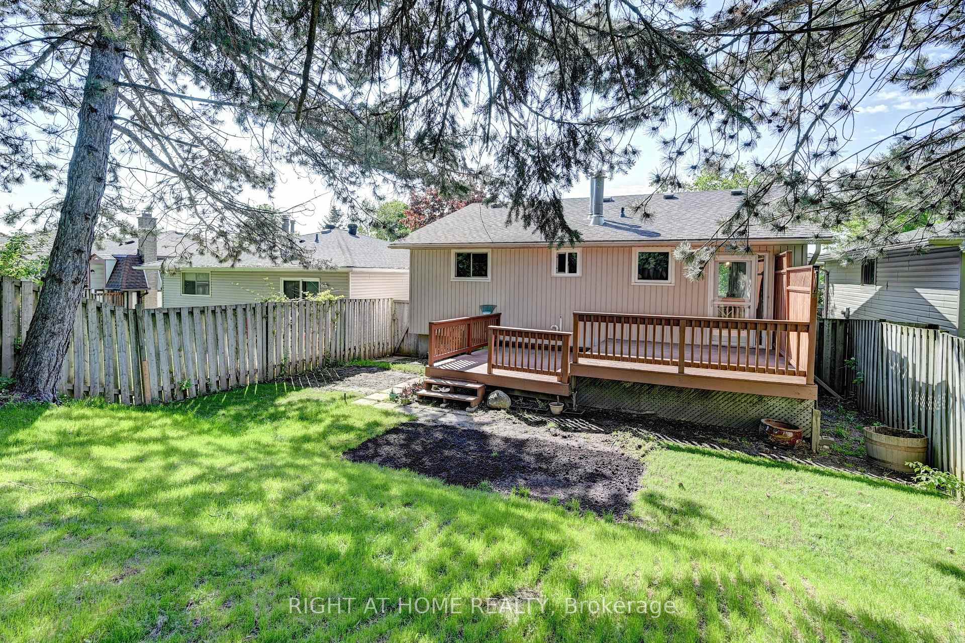 Photo 45 of 92 Pinemeadow Crescent, Waterloo, Maple Hills — HOMEH
