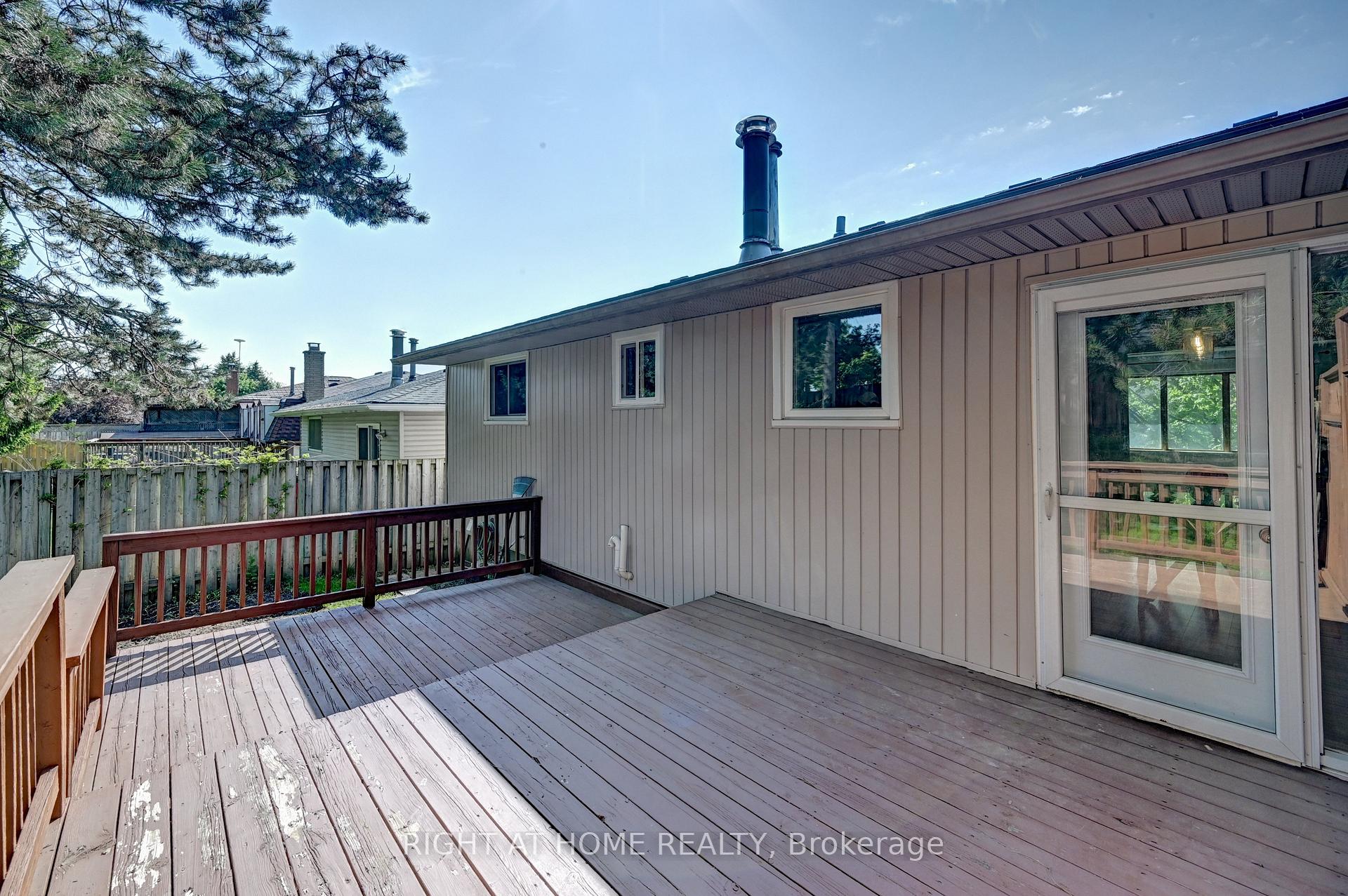 Photo 46 of 92 Pinemeadow Crescent, Waterloo, Maple Hills — HOMEH