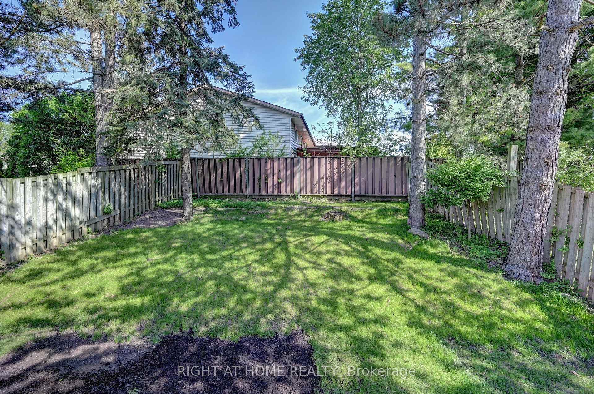 Photo 48 of 92 Pinemeadow Crescent, Waterloo, Maple Hills — HOMEH