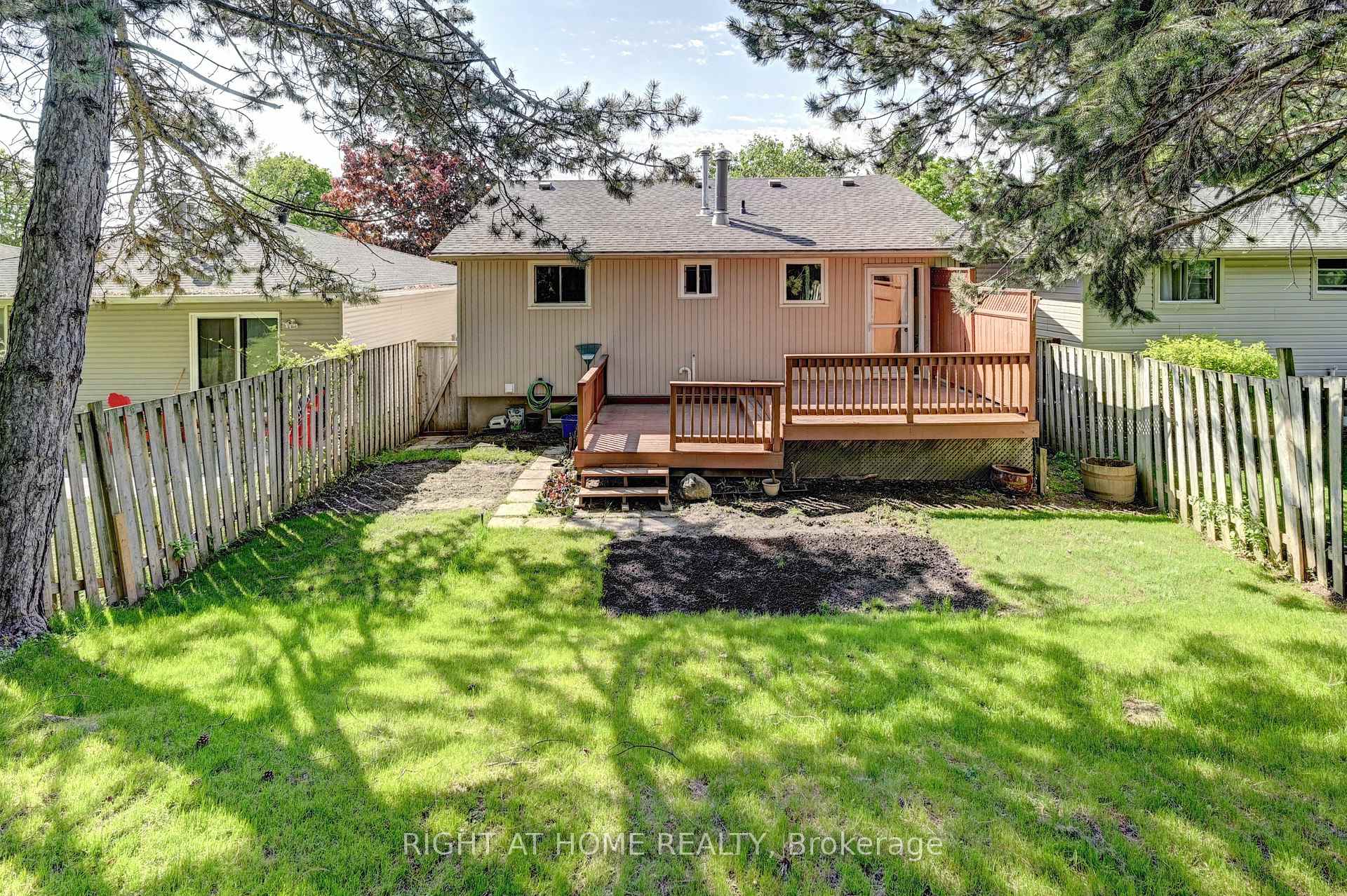 Photo 50 of 92 Pinemeadow Crescent, Waterloo, Maple Hills — HOMEH