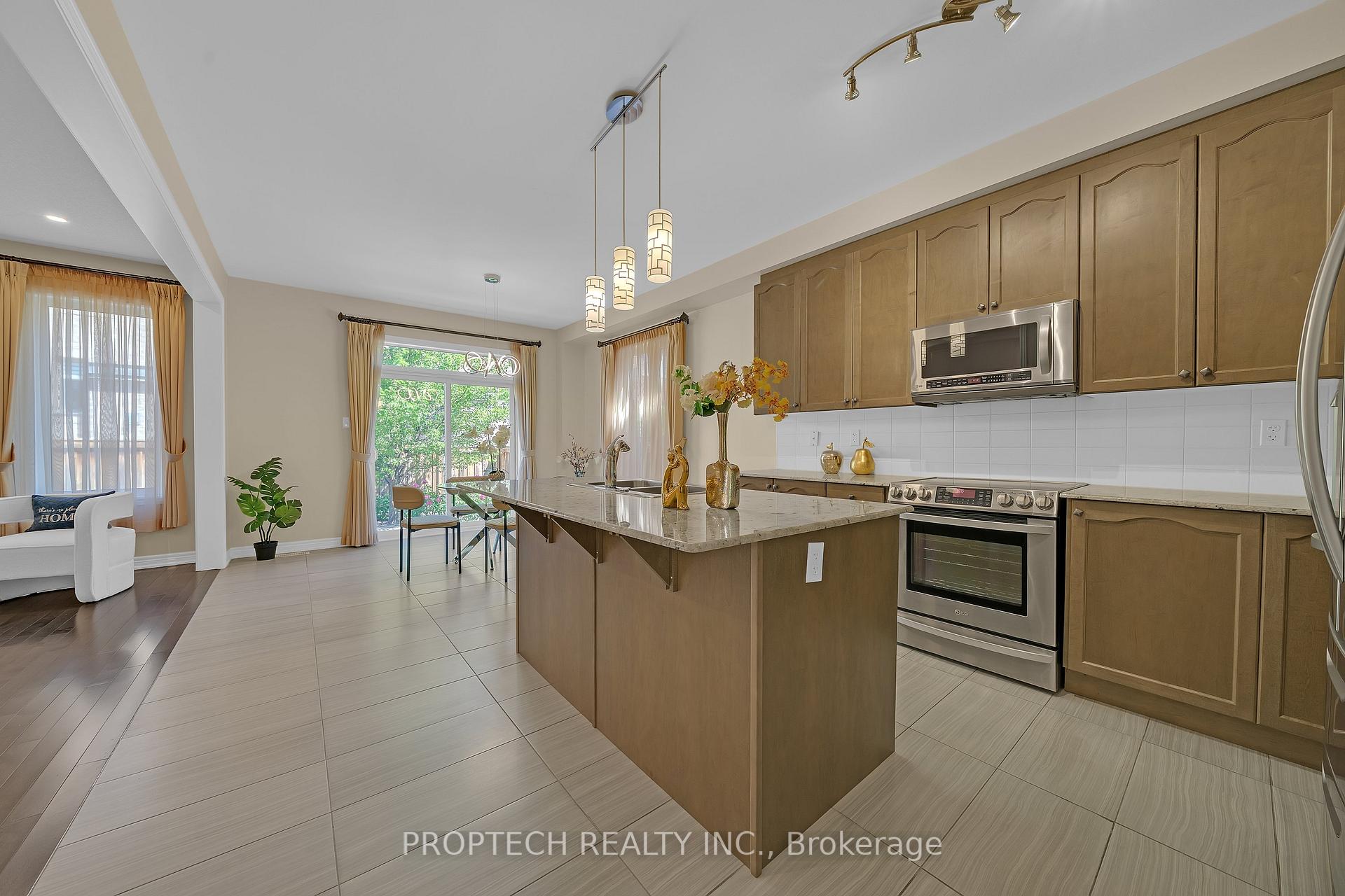 Photo 7 of 74 Manila Avenue, Markham, Berczy — HOMEH