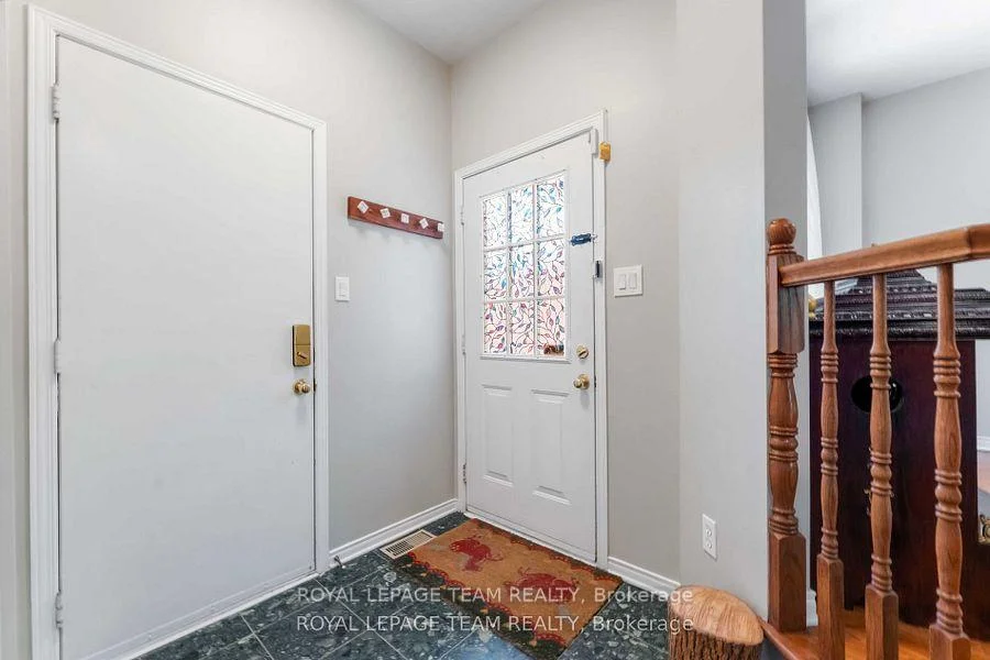 Photo 13 of 16 Cohen Avenue, Ottawa, Kanata - Katimavik — HOMEH