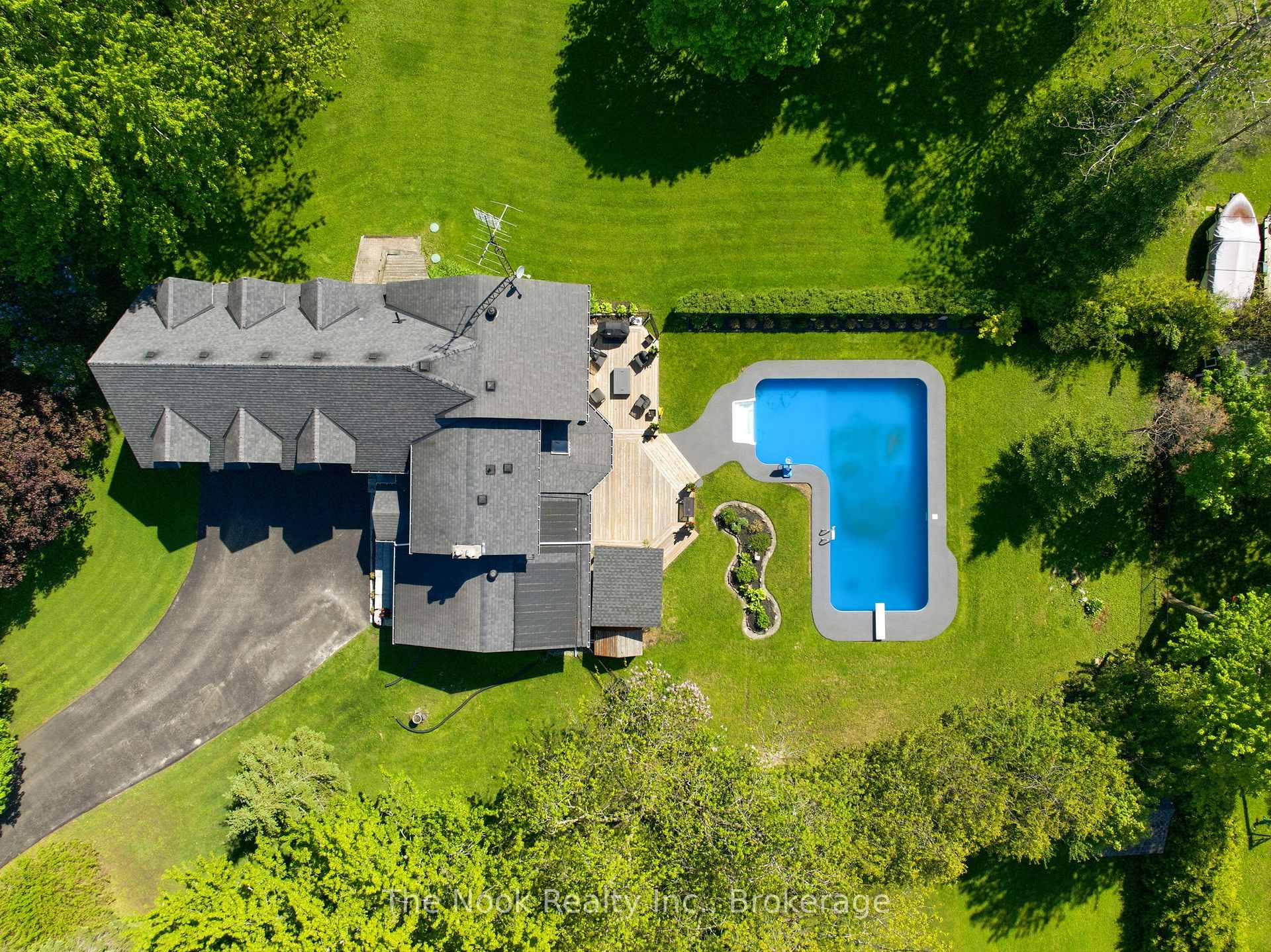 Photo 2 of 15 Hillside Drive, Clarington, Rural Clarington — HOMEH