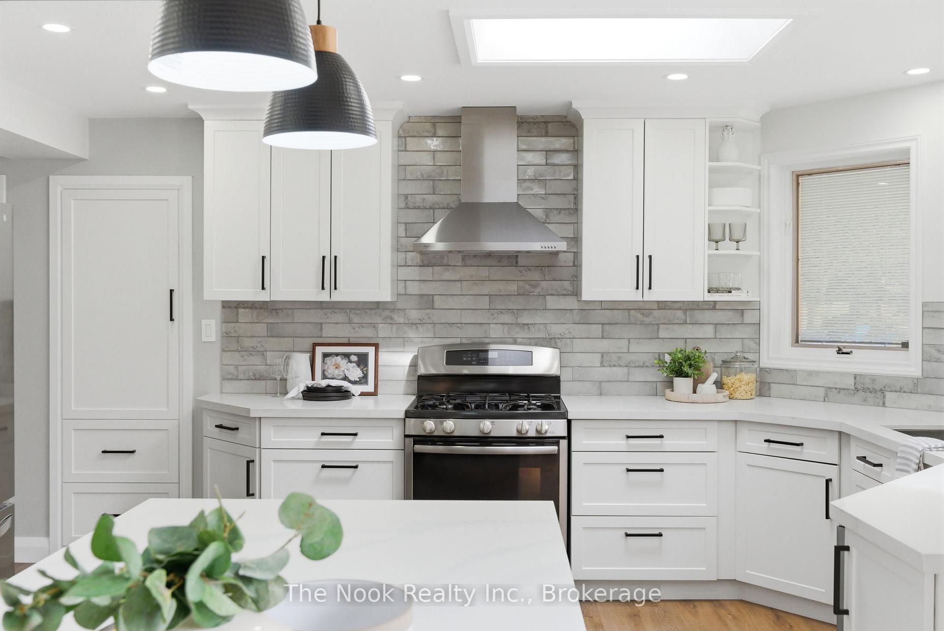 Photo 16 of 15 Hillside Drive, Clarington, Rural Clarington — HOMEH
