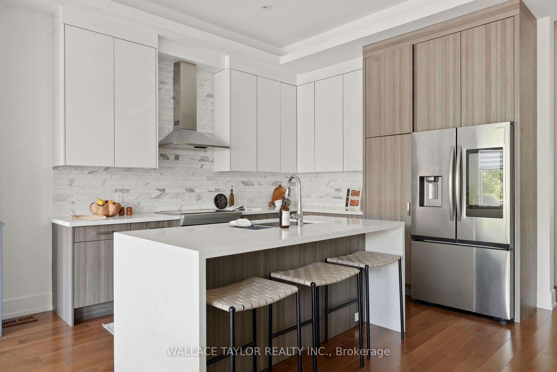 Photo 5 of 76 Ash Crescent, Etobicoke, Long Branch — HOMEH