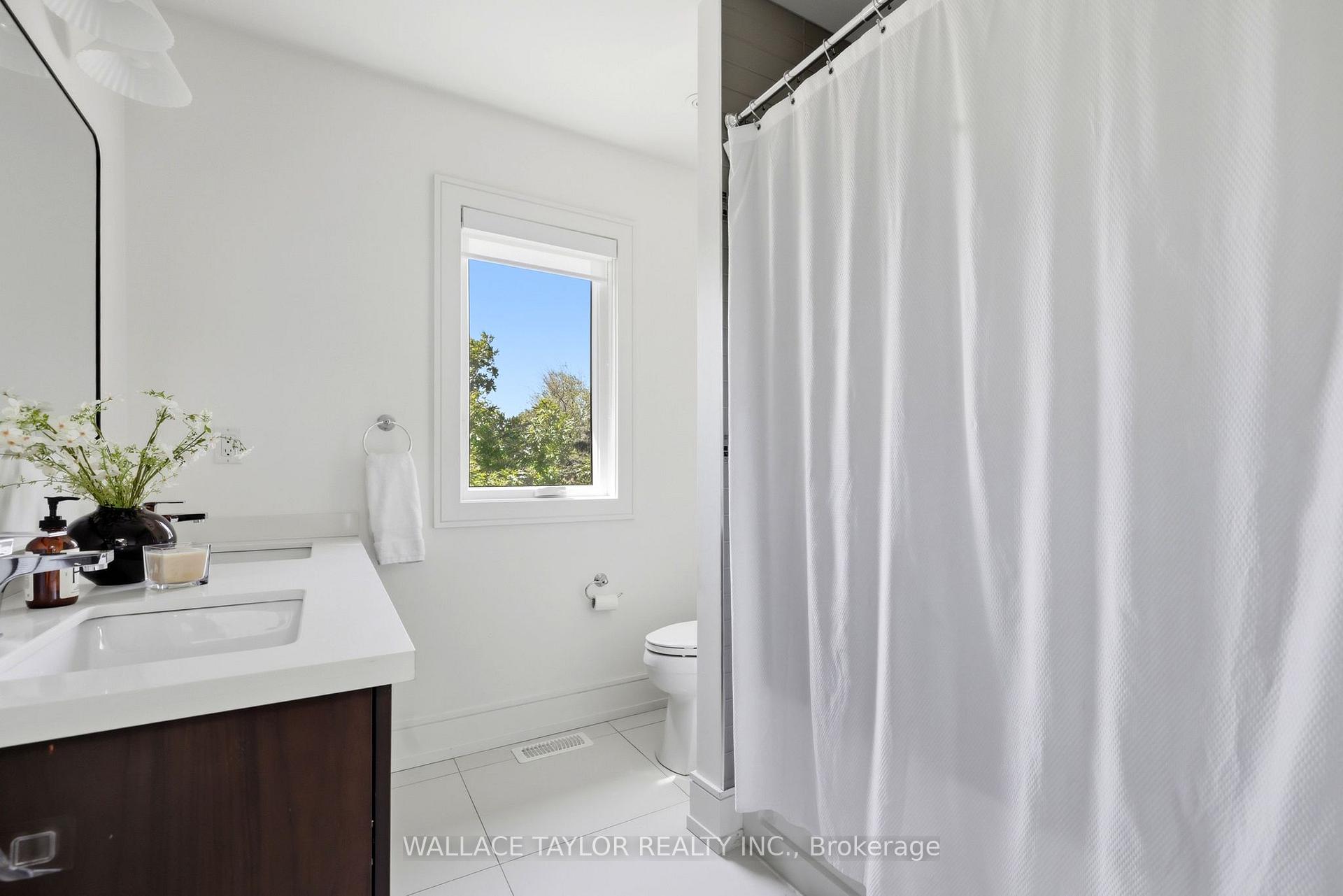 Photo 17 of 76 Ash Crescent, Etobicoke, Long Branch — HOMEH