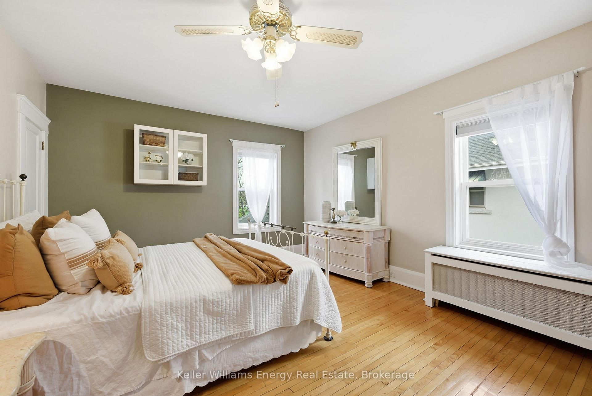 Photo 25 of 452 Simcoe Street N, Oshawa, O'Neill — HOMEH
