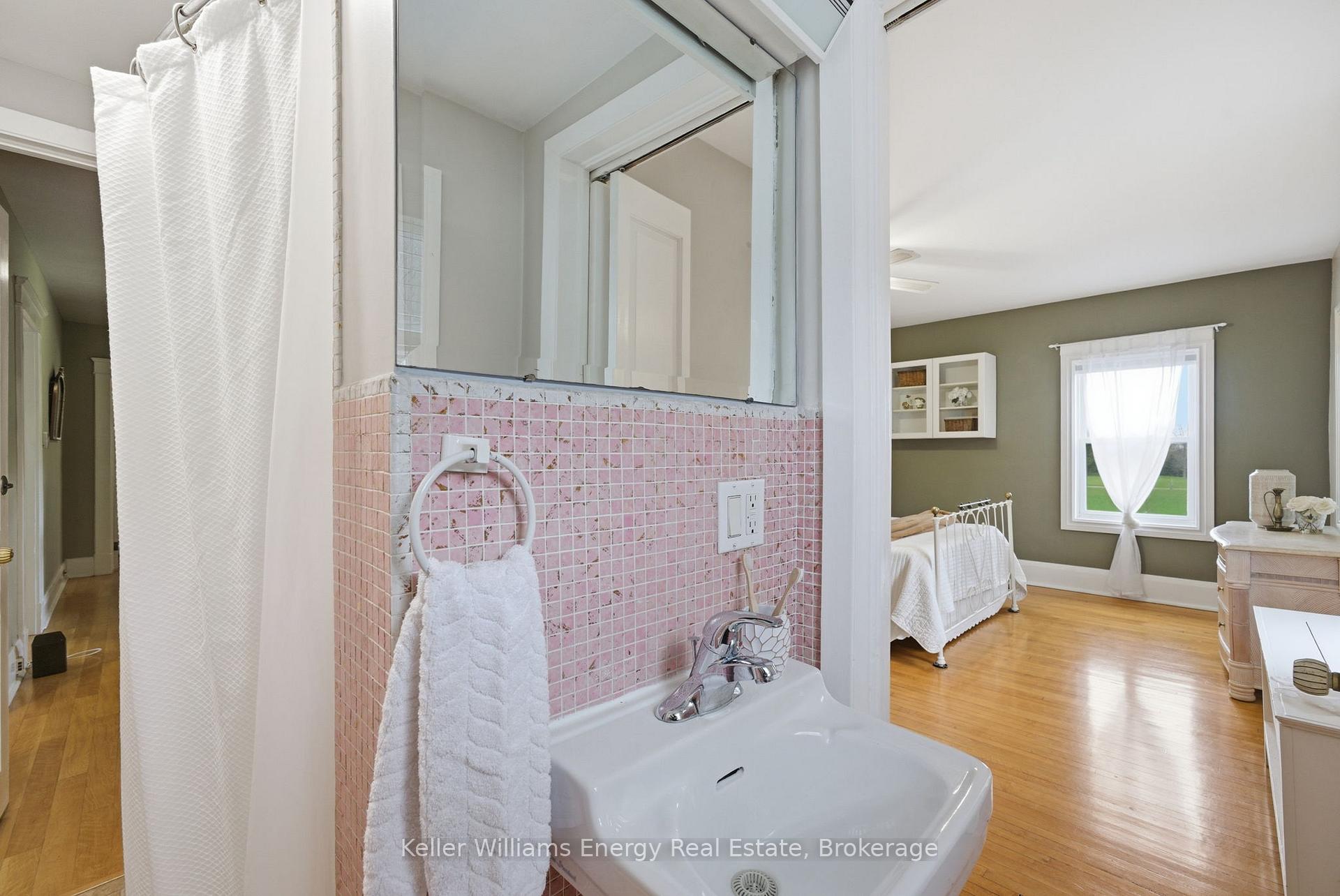 Photo 27 of 452 Simcoe Street N, Oshawa, O'Neill — HOMEH