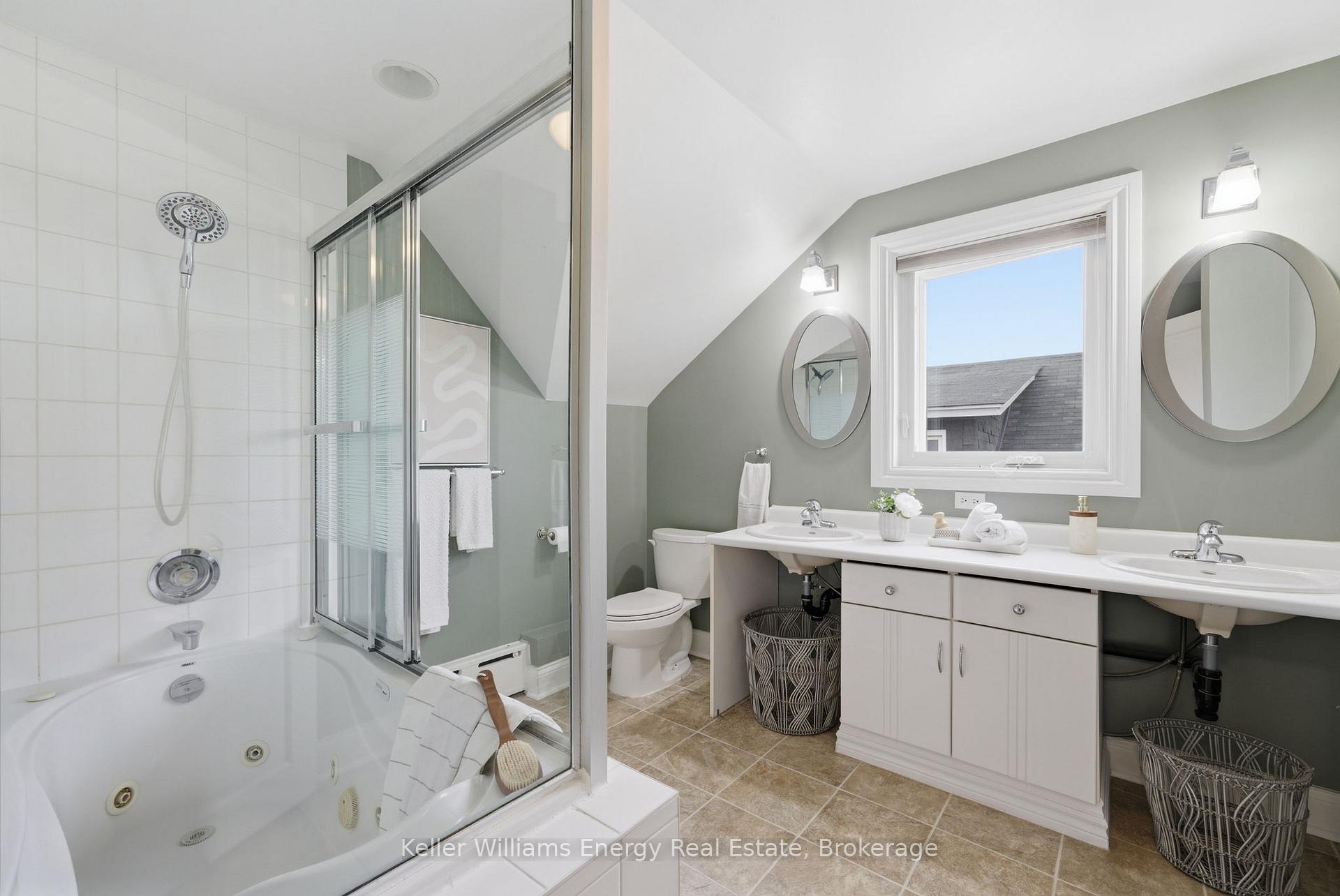 Photo 33 of 452 Simcoe Street N, Oshawa, O'Neill — HOMEH