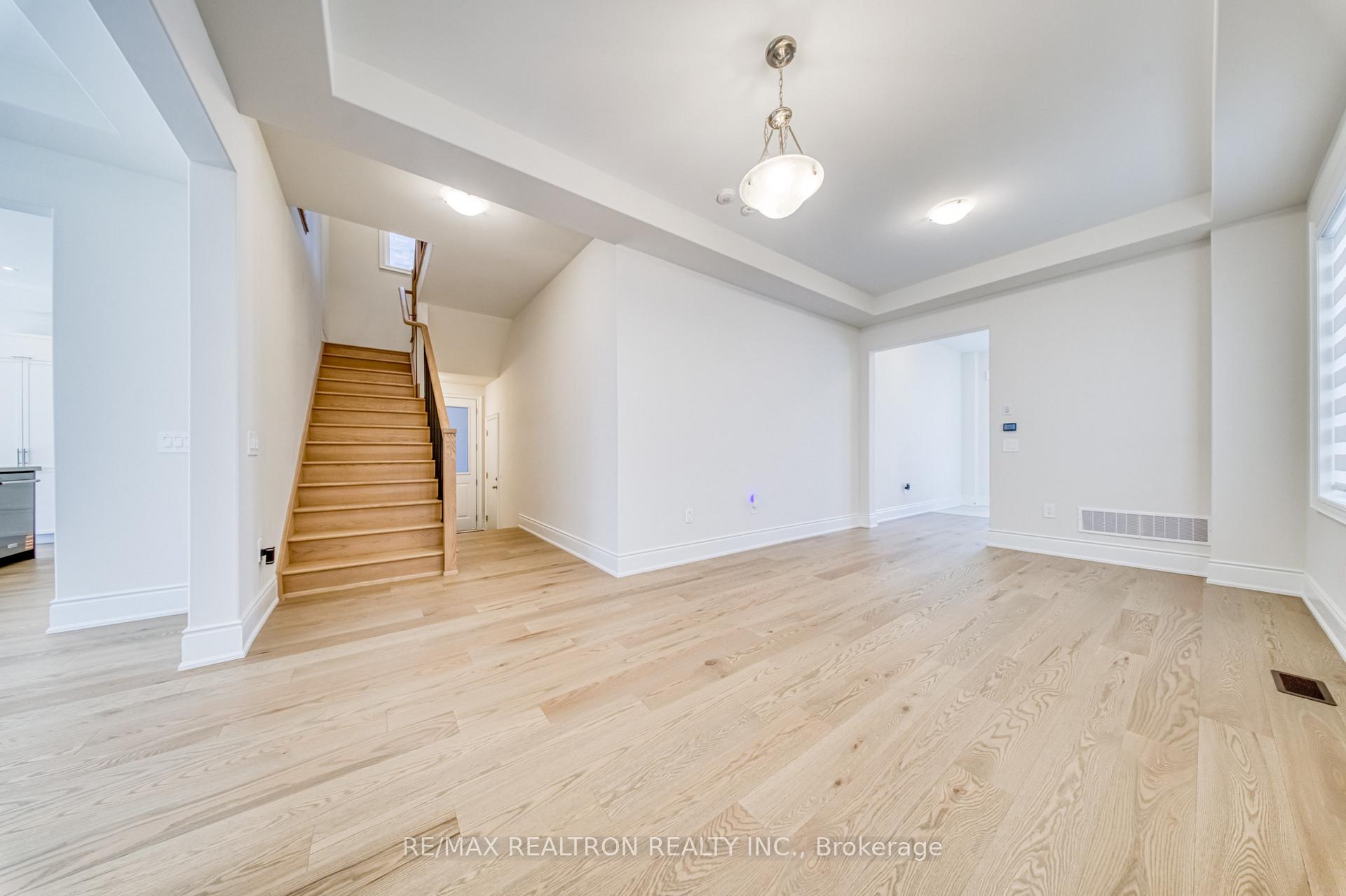 Photo 4 of 207 Leslie Richards Street, Markham, Rural Markham — HOMEH