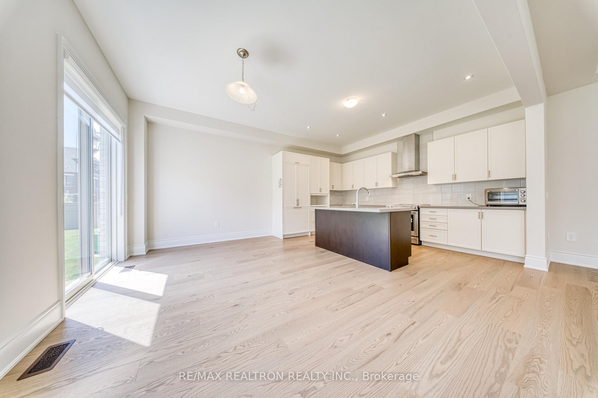 Photo 6 of 207 Leslie Richards Street, Markham, Rural Markham — HOMEH