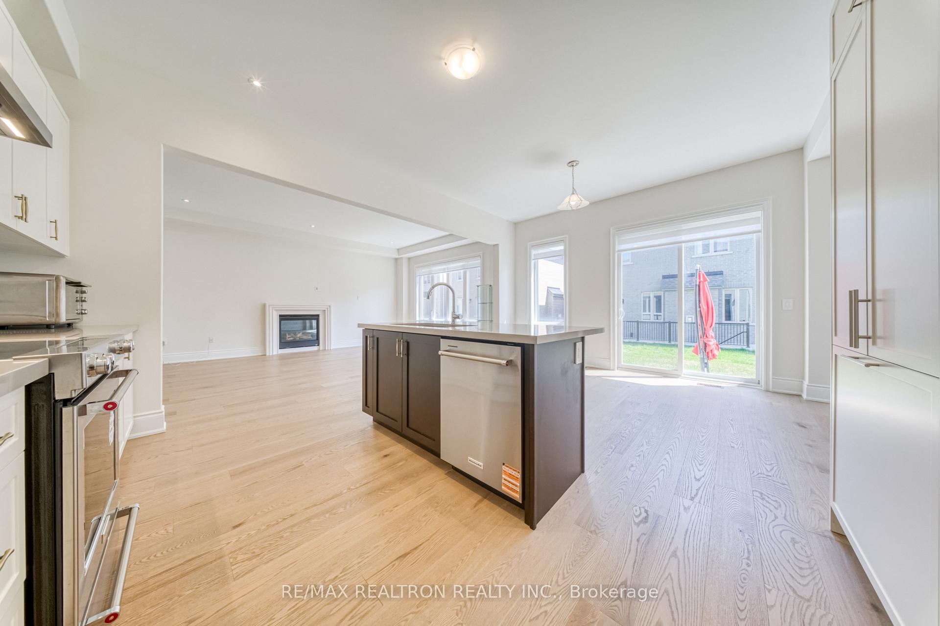 Photo 10 of 207 Leslie Richards Street, Markham, Rural Markham — HOMEH