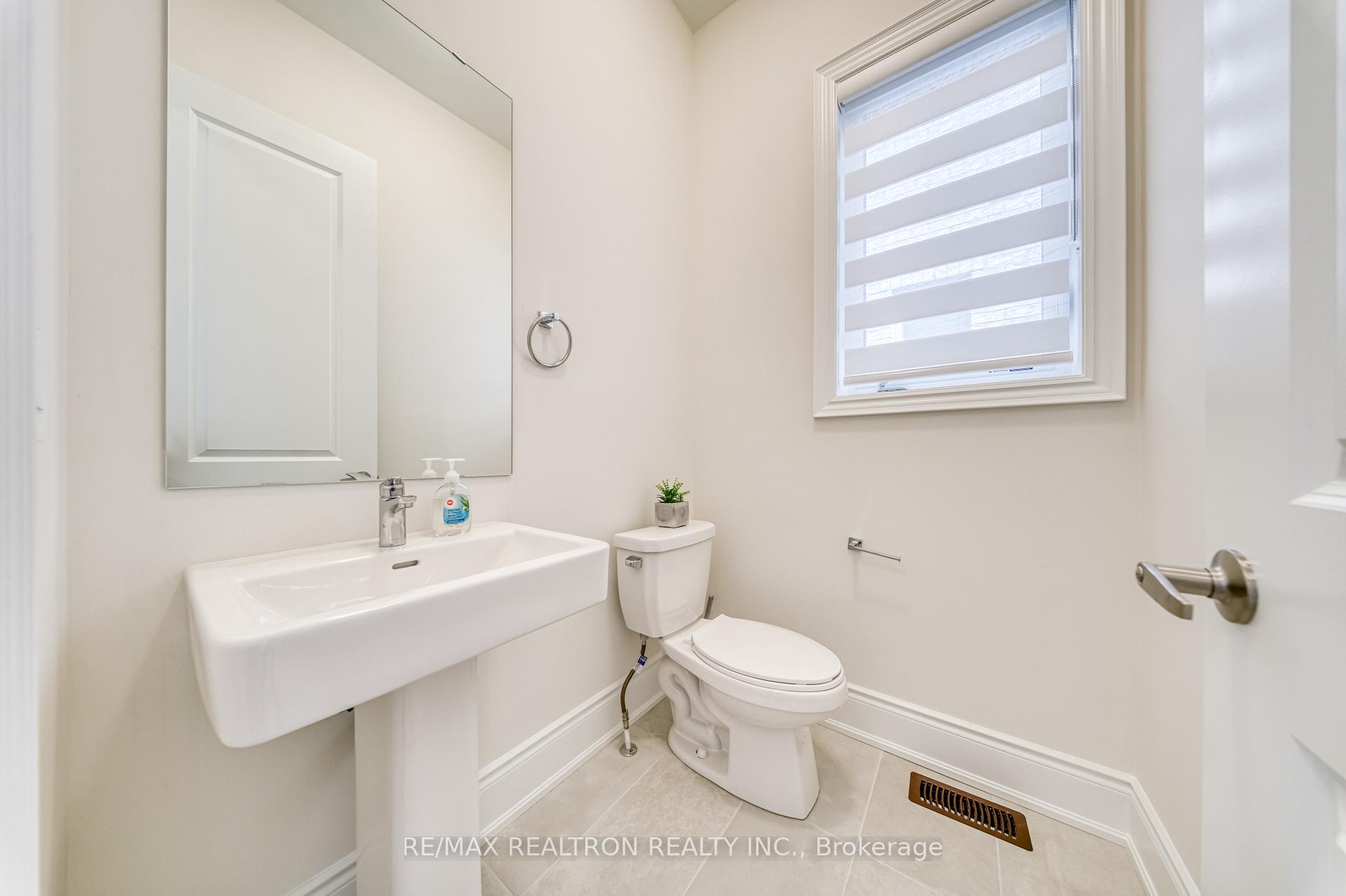 Photo 11 of 207 Leslie Richards Street, Markham, Rural Markham — HOMEH