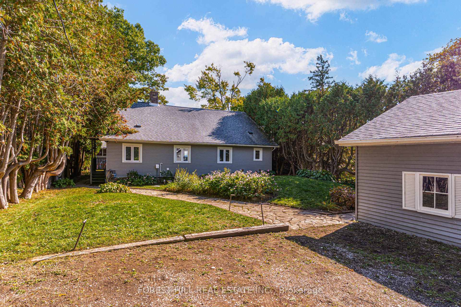 Photo 2 of 41 Sunnypoint Drive, Innisfil, Rural Innisfil — HOMEH
