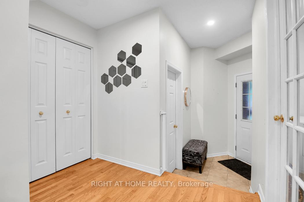 Photo 4 of 47 Tobermory Crescent, Ottawa, Kanata - Morgan's Grant/South March — HOMEH