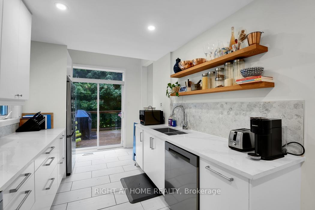 Photo 9 of 47 Tobermory Crescent, Ottawa, Kanata - Morgan's Grant/South March — HOMEH