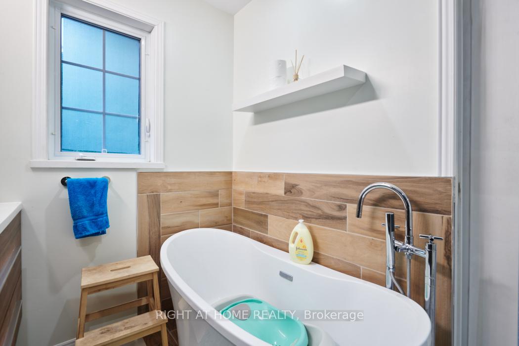 Photo 17 of 47 Tobermory Crescent, Ottawa, Kanata - Morgan's Grant/South March — HOMEH