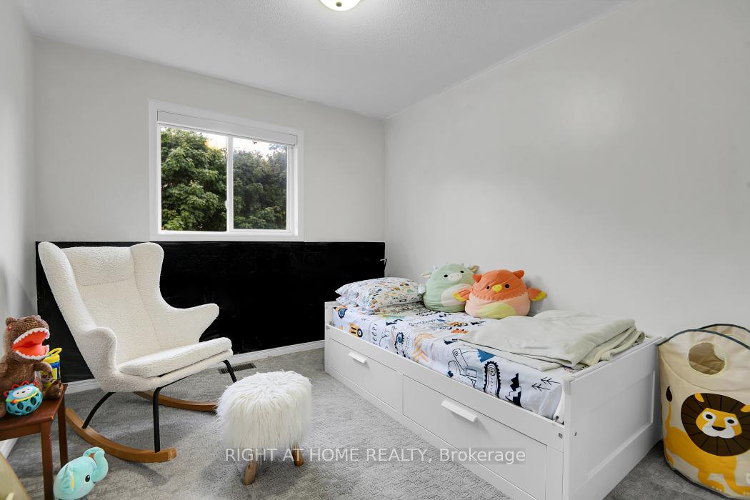 Photo 19 of 47 Tobermory Crescent, Ottawa, Kanata - Morgan's Grant/South March — HOMEH