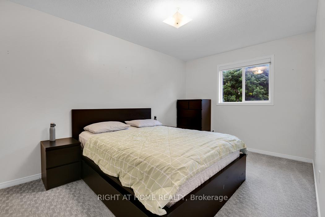 Photo 20 of 47 Tobermory Crescent, Ottawa, Kanata - Morgan's Grant/South March — HOMEH
