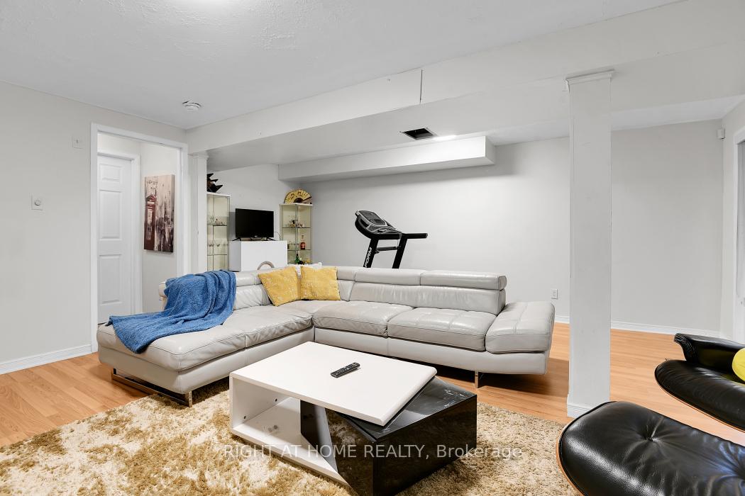 Photo 23 of 47 Tobermory Crescent, Ottawa, Kanata - Morgan's Grant/South March — HOMEH
