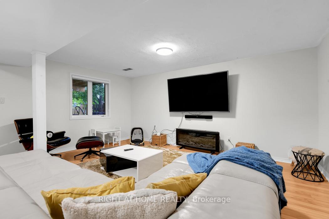 Photo 24 of 47 Tobermory Crescent, Ottawa, Kanata - Morgan's Grant/South March — HOMEH