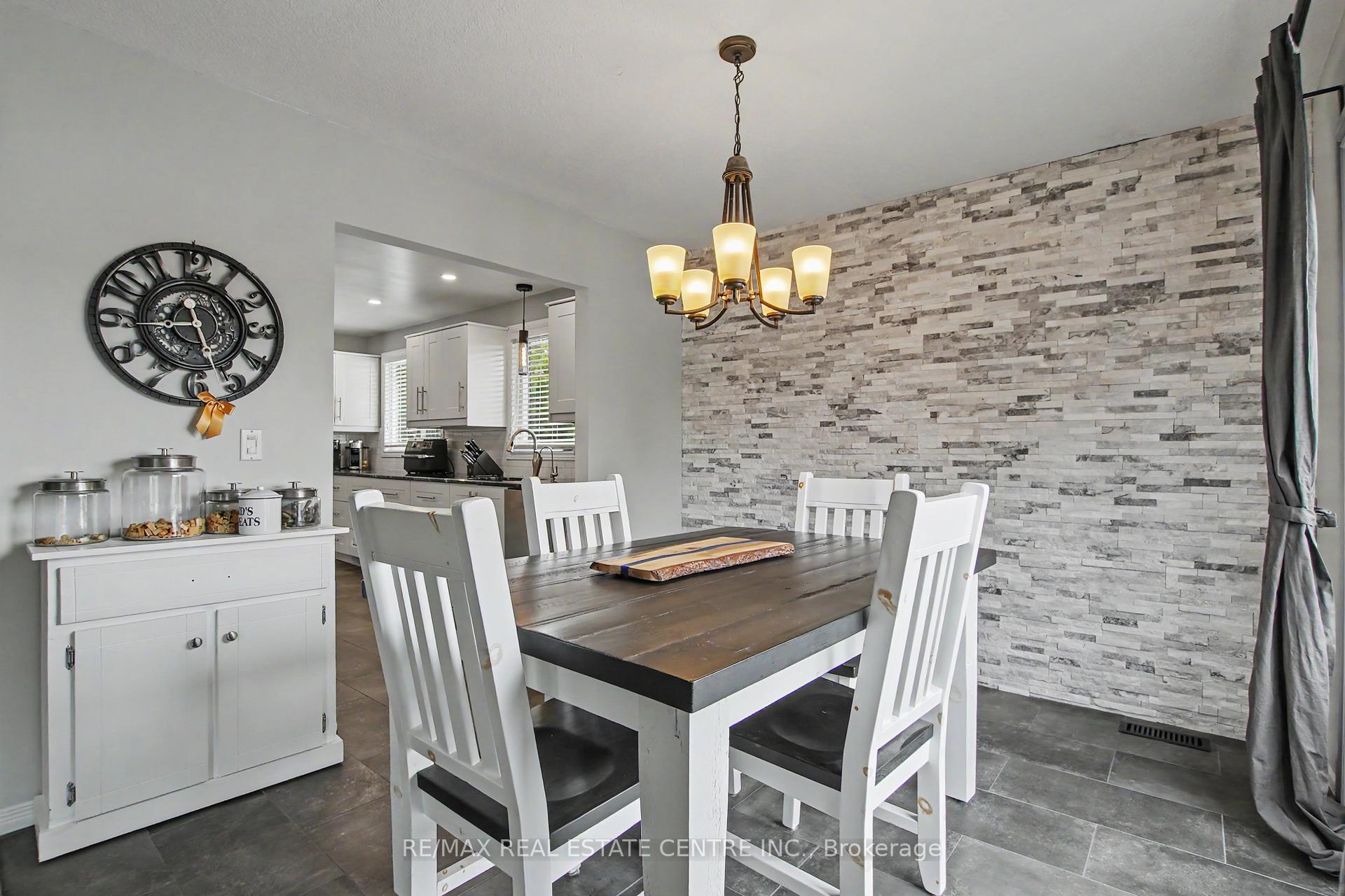 Photo 11 of 1045 Queens Bush Road, Wellesley — HOMEH