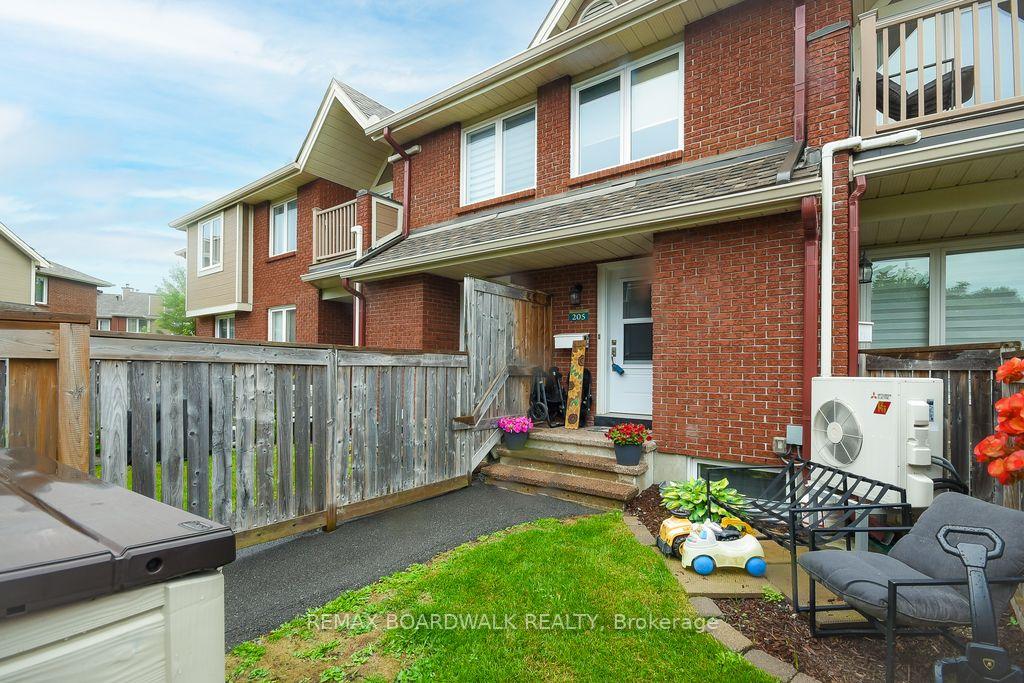 Photo of Unit 205, 1760 Cabaret Lane