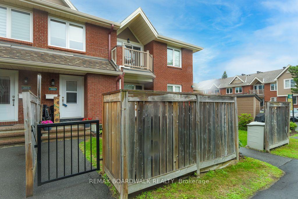 Photo 3 of Unit 205, 1760 Cabaret Lane, Ottawa, Fallingbrook/Pineridge — HOMEH