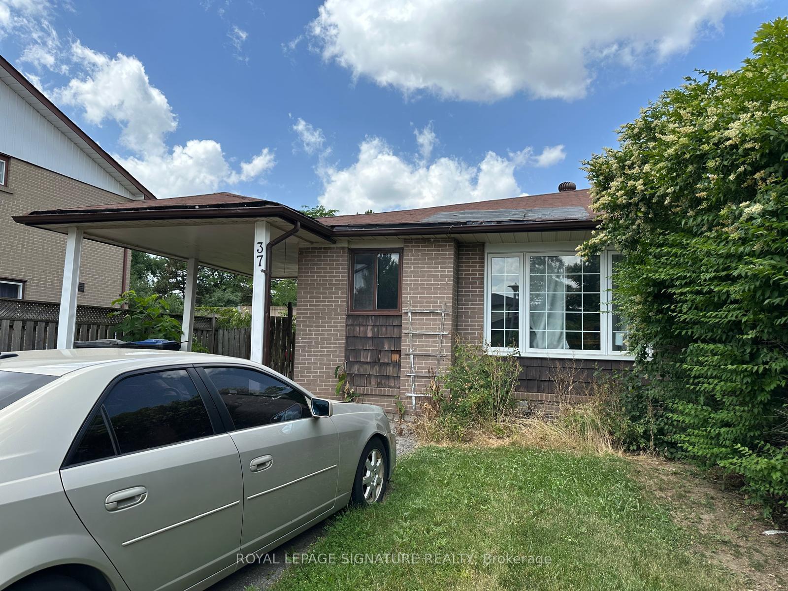 Photo 2 of 37 Flamingo Crescent, Brampton, Southgate — HOMEH