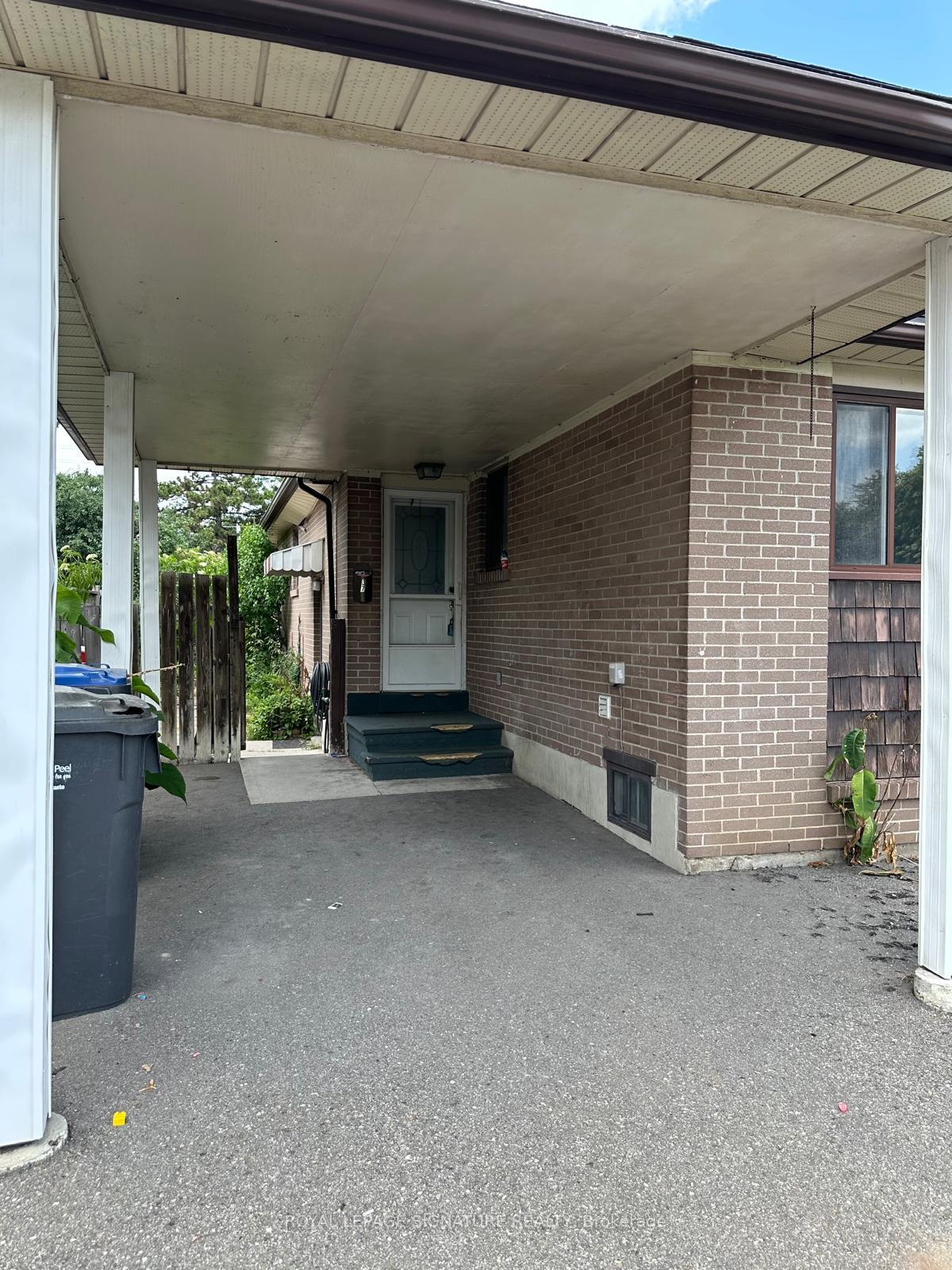 Photo 5 of 37 Flamingo Crescent, Brampton, Southgate — HOMEH