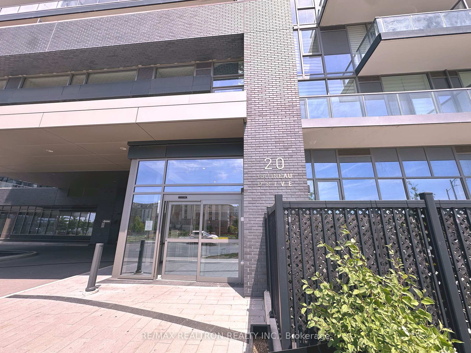 Photo 2 of Unit 402, 20 Gatineau Drive, Vaughan, Beverley Glen — HOMEH