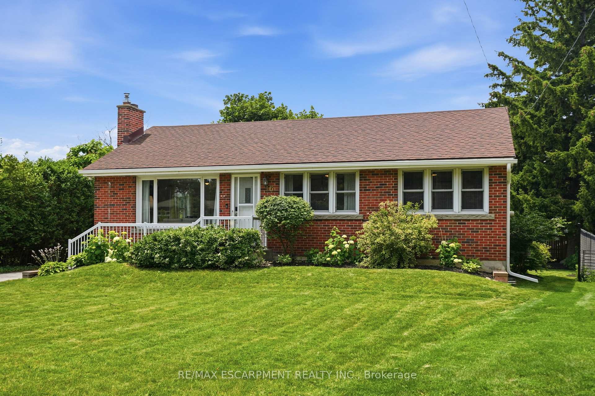 Photo 2 of 16 Kings Forest Drive, Hamilton, Huntington — HOMEH