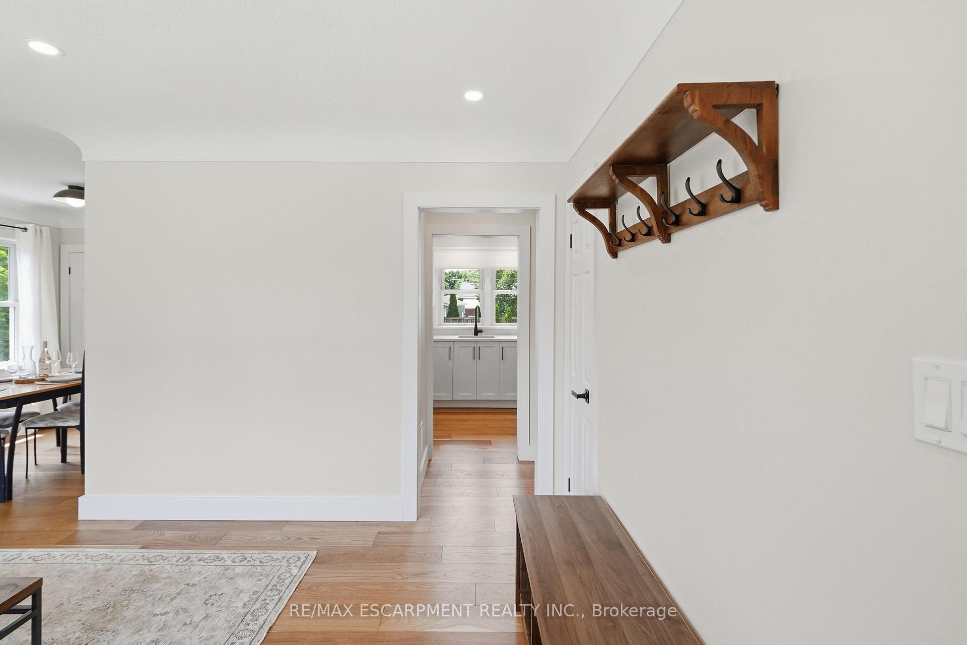 Photo 8 of 16 Kings Forest Drive, Hamilton, Huntington — HOMEH