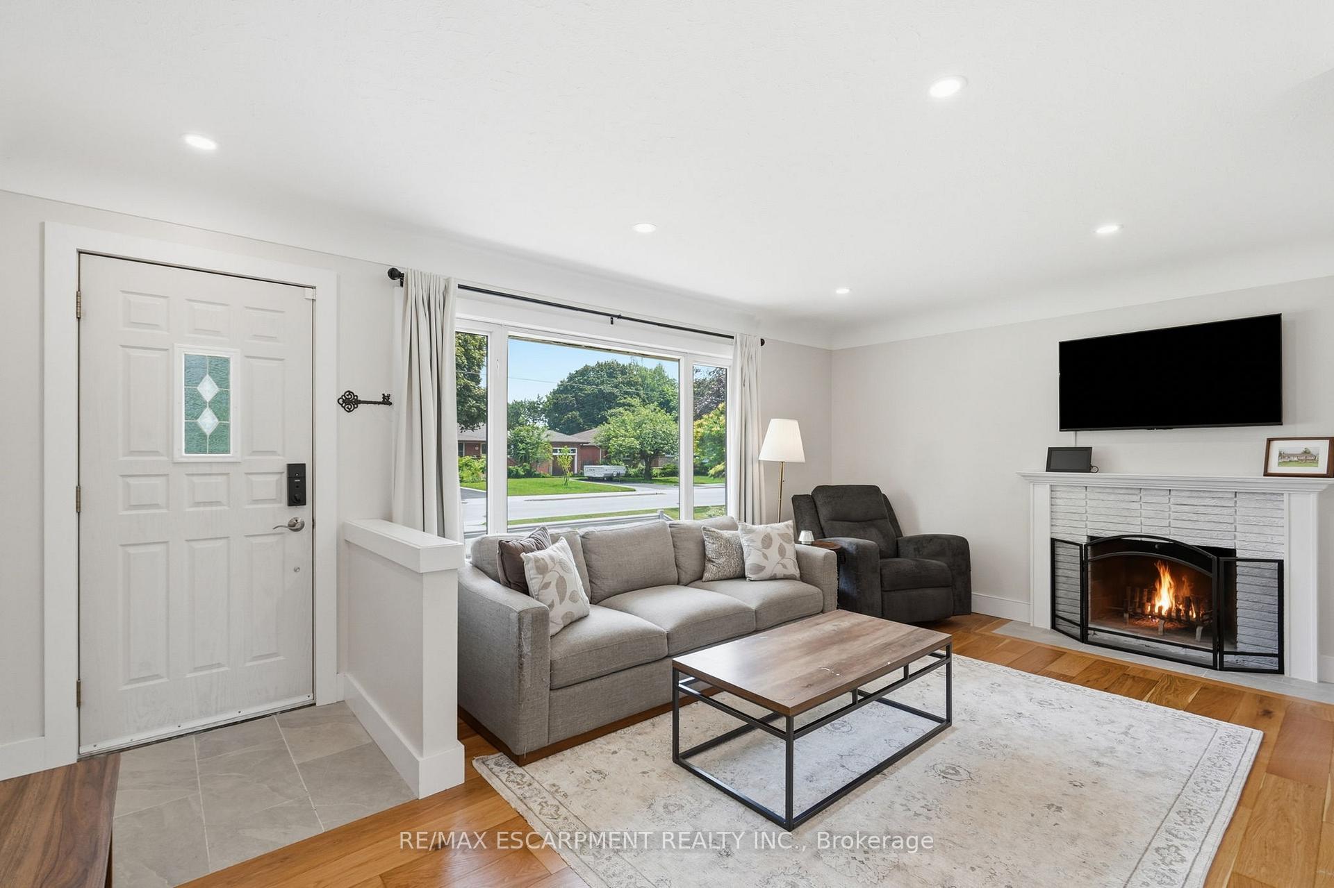 Photo 10 of 16 Kings Forest Drive, Hamilton, Huntington — HOMEH